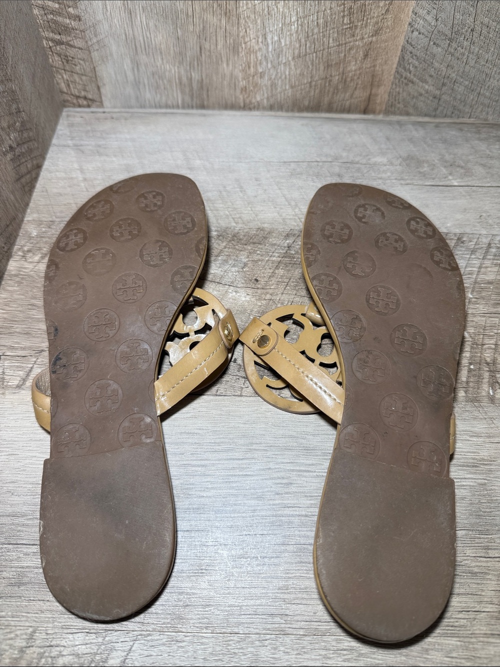 Tory Burch Miller Tan Patent Leather Thong Sandals - Picture 6 of 8